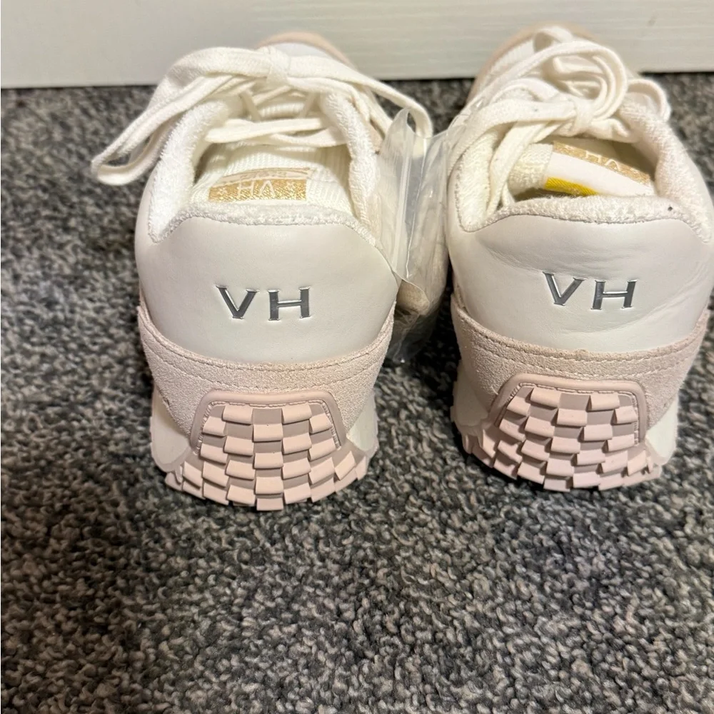 Women's White and Tan Sneakers‎
